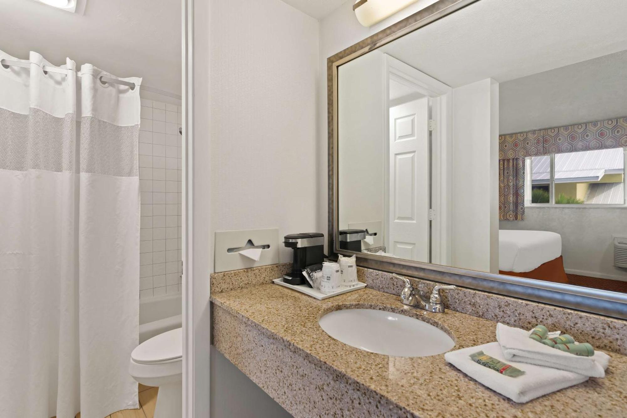 Best Western Port St. Lucie Экстерьер фото