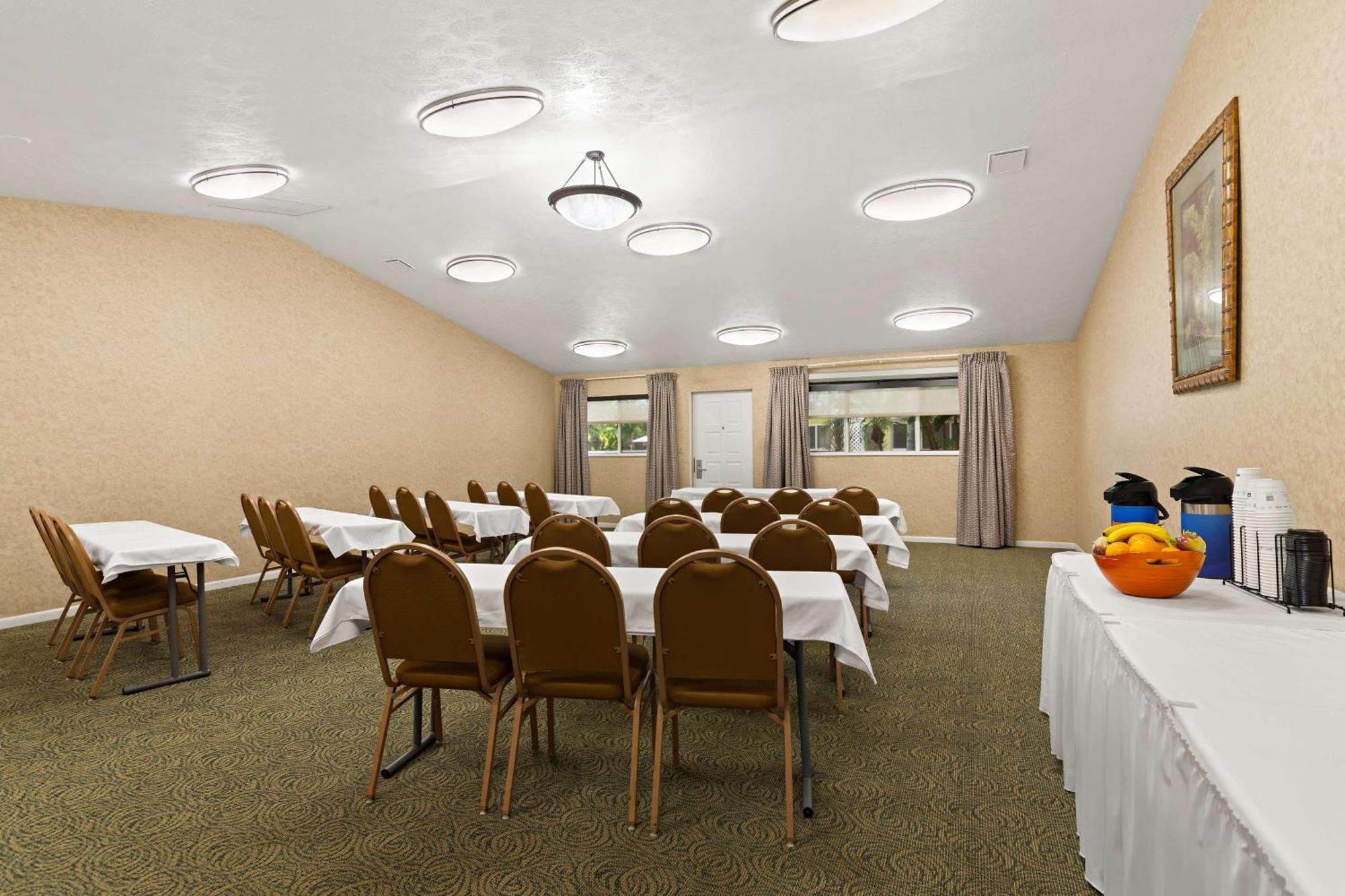 Best Western Port St. Lucie Экстерьер фото