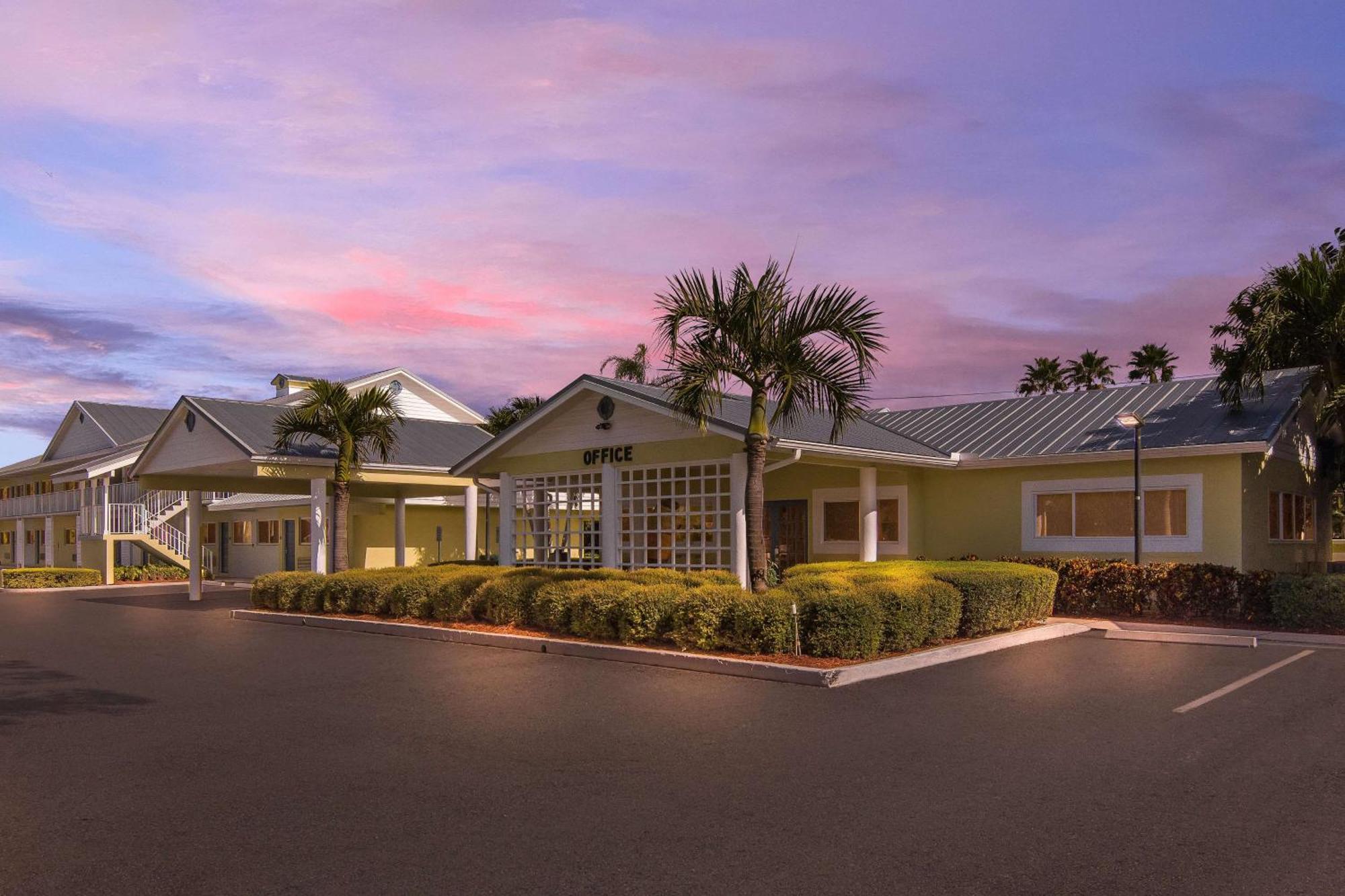 Best Western Port St. Lucie Экстерьер фото